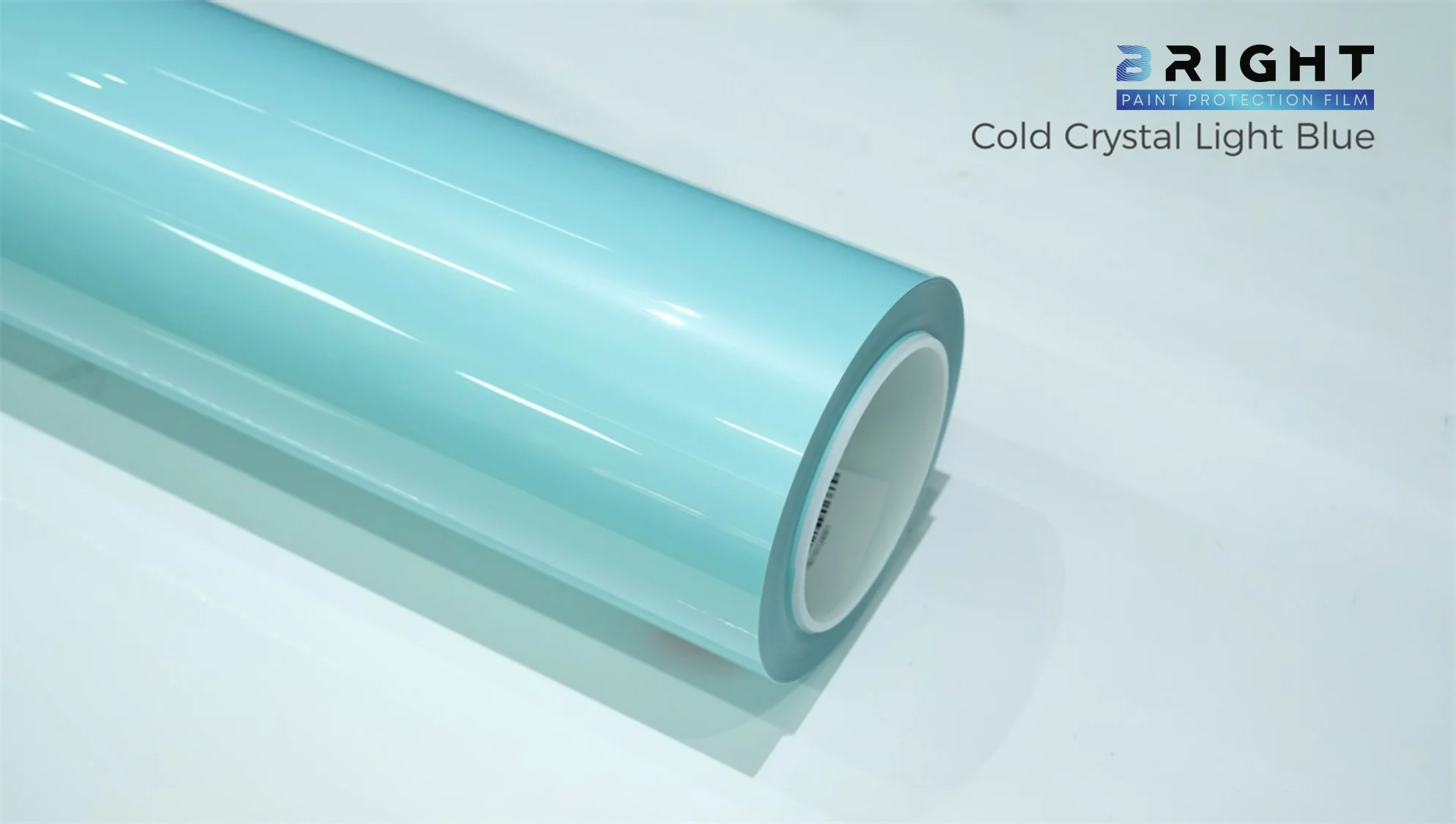 BRIGHT COLD CRYSTAL LIGHT BLUE